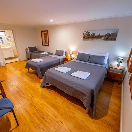 The Silverton Hotel Luaran gambar