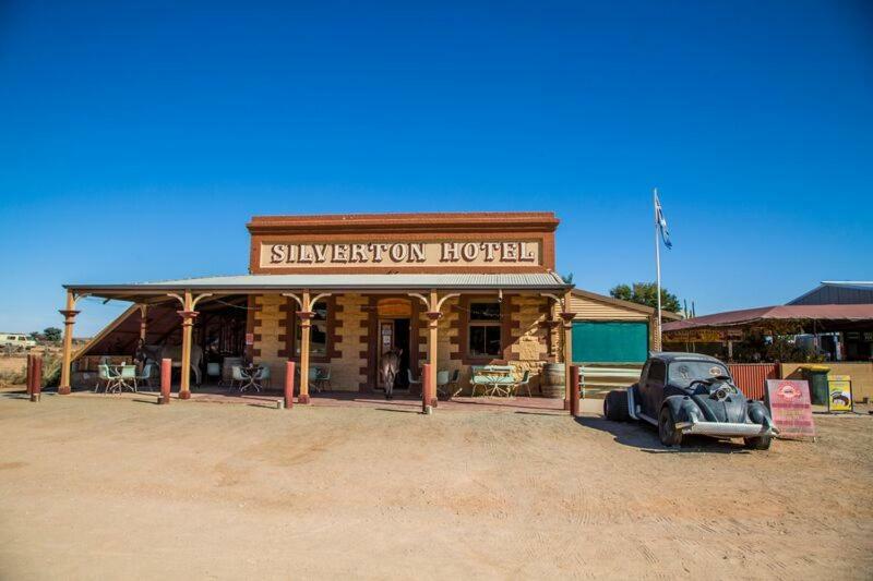 The Silverton Hotel Luaran gambar