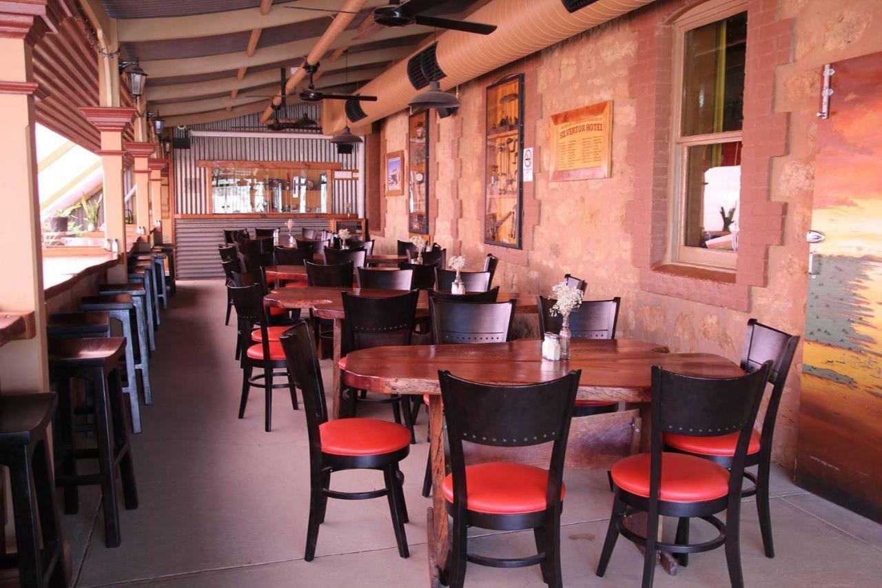 The Silverton Hotel Luaran gambar